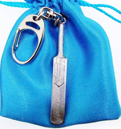 Cricket Bat 3D Pewter Keyring - The Great Yorkshire Shop