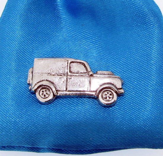Land Rover Classic Car Pewter Pin Badge - The Great Yorkshire Shop